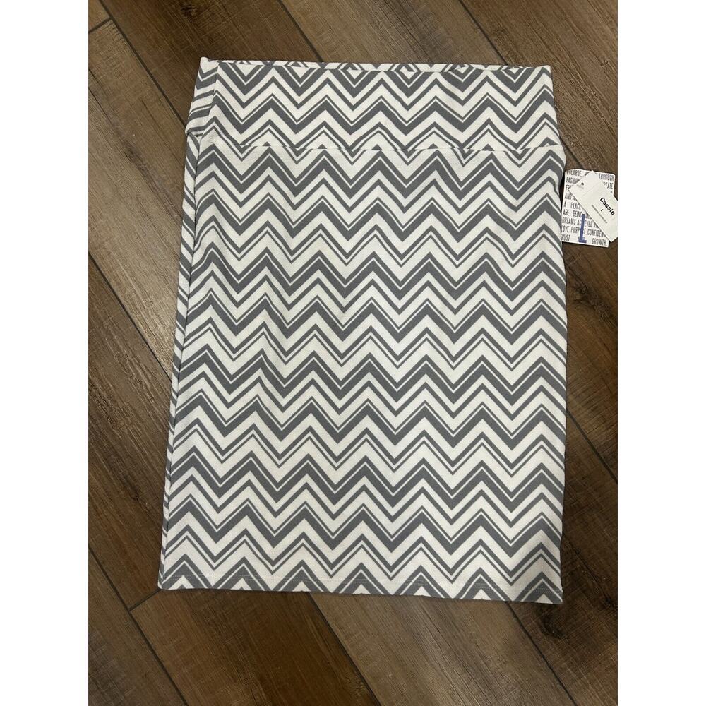 Womens Lularoe Cassie Pencil Skirt‎ White Gray Chevron Size L NEW